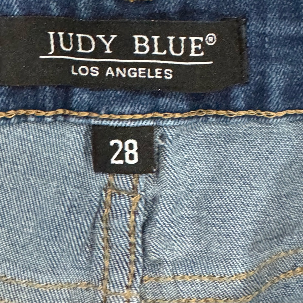 Women’s Judy Blue Jean Shorts Blue Stretch
Cuffed Raw Hem Denim Mid Rise Size 28 - Picture 7 of 8